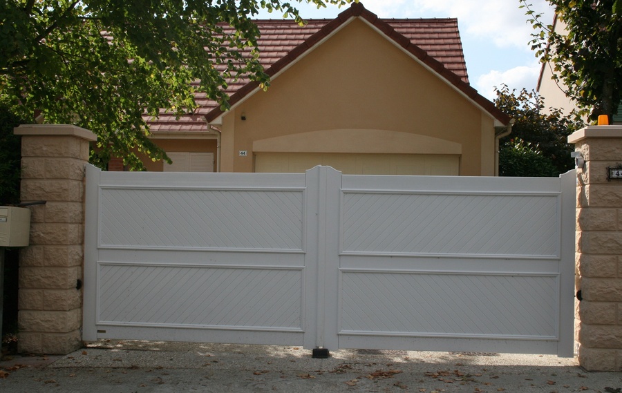 Nos modèles de portails PVC à Antony