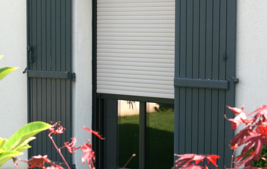 Volets battants roulants et occultants à Antony