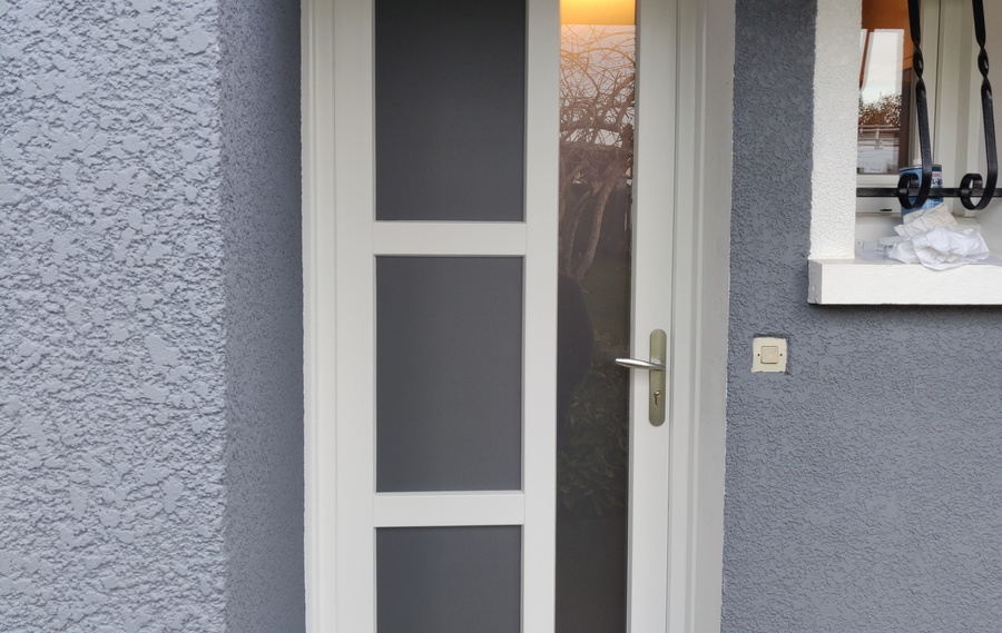 Notre gamme de portes d'entrée en PVC CLASSIQUE et PVC CONTEMPORAINE à Antony